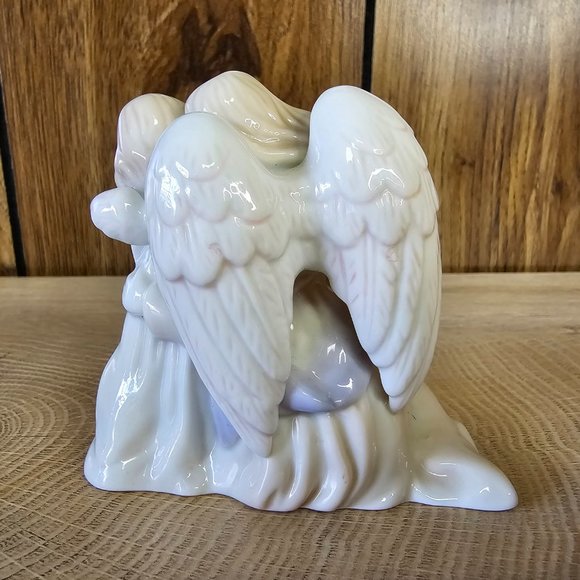 Russ Berrie Angel Figurine Mother Hugging Daughter Girl Heaven Love #15476 3.5" - Picture 4 of 7